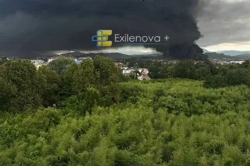 Po ukrajinském úderu vypukl požár v ropném skladu v Soči. Rusko útočilo u Oděsy