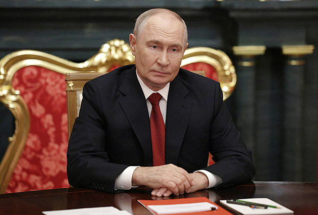 Oscarový režisér, exporadce Nixona... Kdo jsou Putinovi nejlépe placení propagandisté