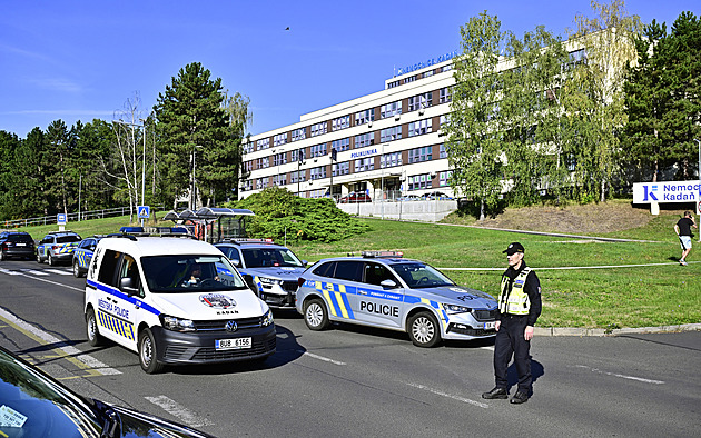 Po výhrůžce v Kadani evakuovali i ležící pacienty. Čin ubožáka, píše starosta