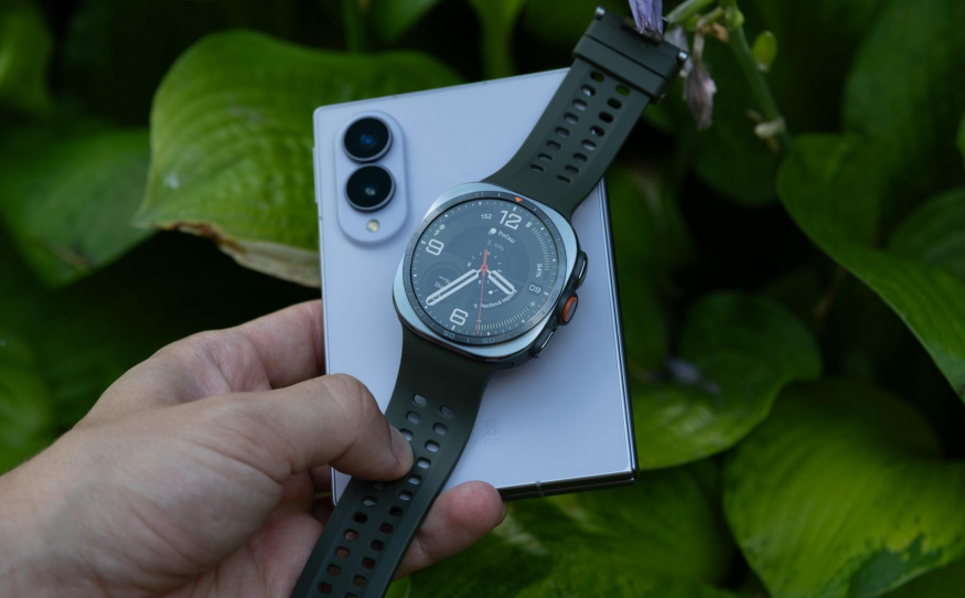 Galaxy Watch Ultra2 v mega slevě. Při koupi s telefonem je koupíte za polovinu ceny