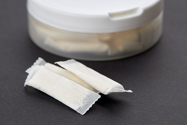 Lex Kratom jde na vládu. Novela obsahuje nejasnosti v regulaci nikotinových sáčků