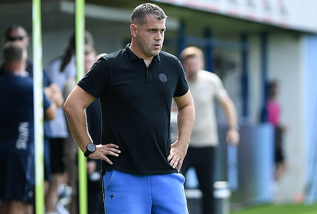 Nůžkami pokořil Buffona, úsměvy šetří. Kdo je kouč Fodrek, který pozvedl Slovan?