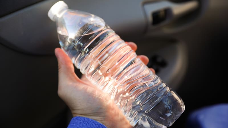 Velké varování hygieniků. V minerálce z Česka našli žíravinu, může jít o život