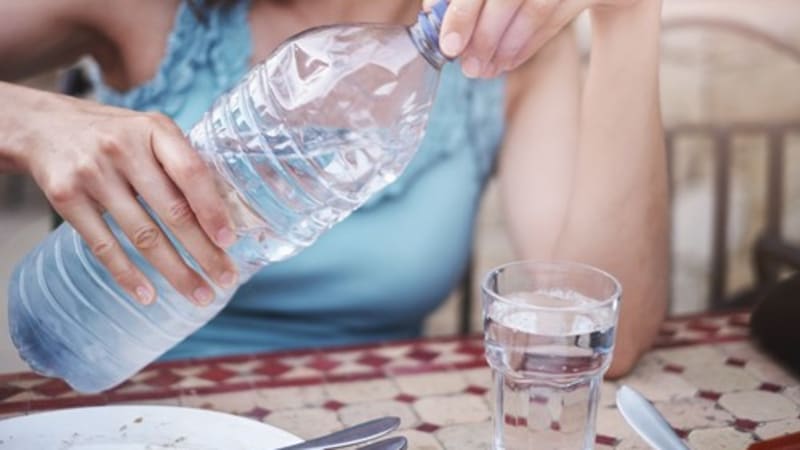 Žíravinu v minerálce řeší náchodská kriminálka. Problém nenastal při výrobě, myslí si inspekce