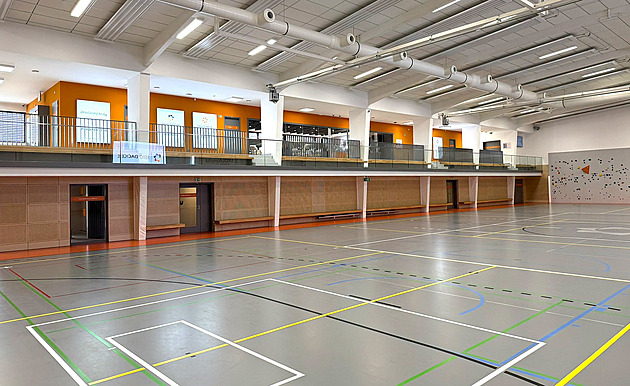 Nevyhovující sportoviště u dačické střední školy přestavěli na multisportovní halu