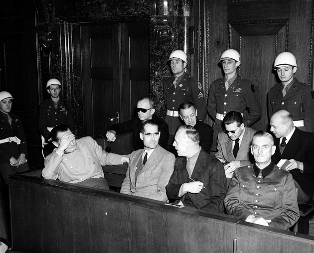 Zastupitel za AfD vzpomínal na nacistu Hesse. Historické souvislosti prý neznal