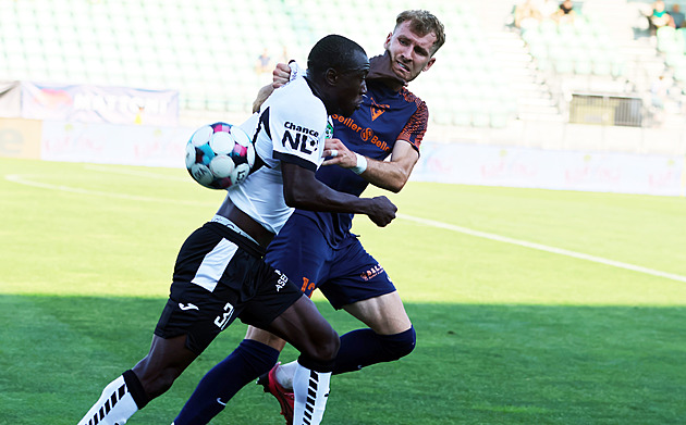 Dukla ztratila v Prostějově, do čela druhé ligy jde Karviná. Opava konečně vyhrála