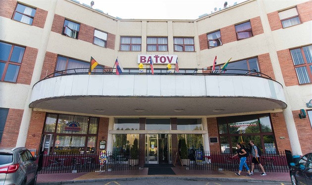 Bezdomovci, Spolák a doprava. Toto budou hlavní volební témata Otrokovic