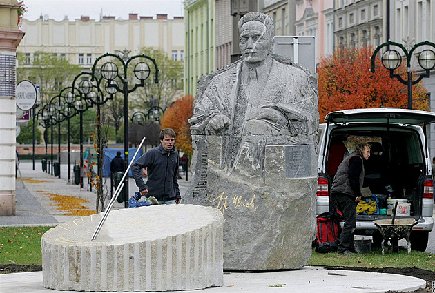 Nepovedená? Spíše ohavná. Kontroverzní socha budila rozpaky, osud má zpečetěný