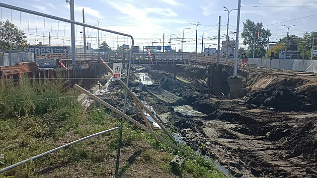 Stavba mostu na Pražské v Budějovicích se zpozdí, otevřou ho nejspíš až v prosinci