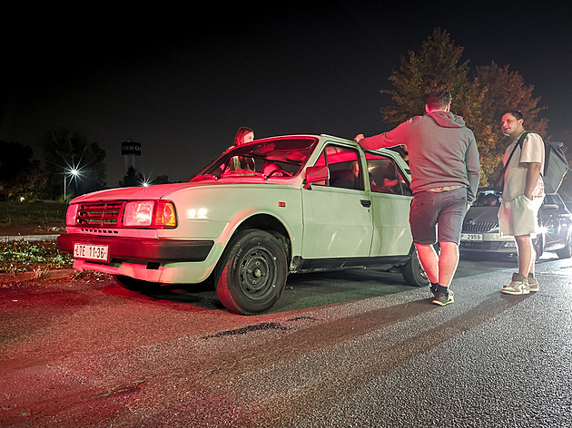 Z ilegálního srazu tunerů byla fraška. Policie si na výtržníky došlápla