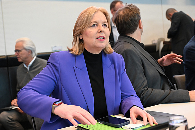 Smrt dcery, kritika. Spolupředsedkyně SPD Basová končí, i jako ministryně práce