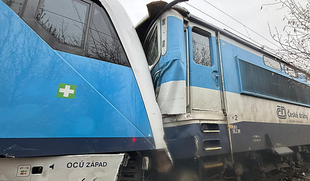 Policie stíhá strojvůdce rychlíku, který zavinil střet vlaků u Zlivi. Zranilo se 37 lidí