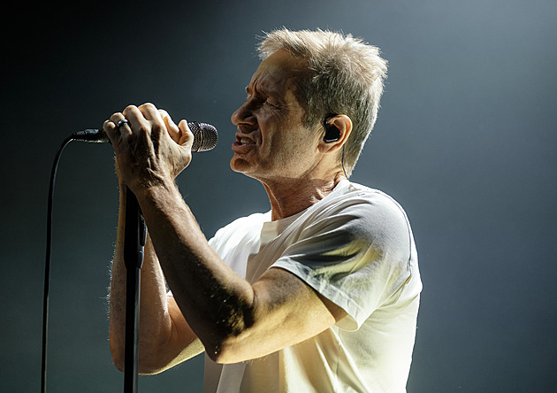 RECENZE: Koncert Davida Duchovnyho? Do Prahy přivezl Godzillu i vtipy s příjmením