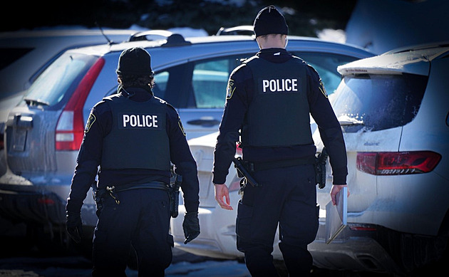 Vojenskou základnu v Kanadě zachvátil požár. Úřady hlásí mrtvé i raněné